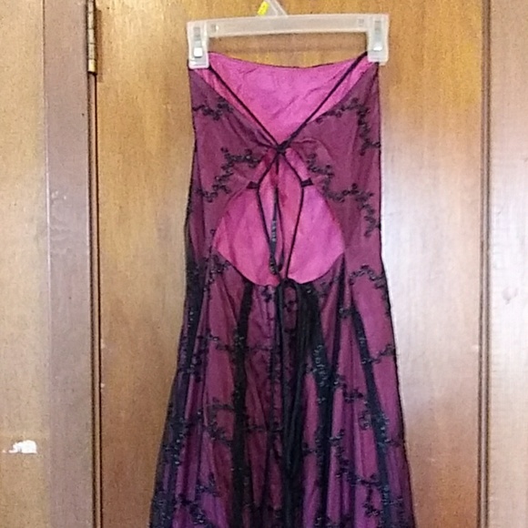 L.A.Glo black lace with maroon petticoat - Picture 3 of 3